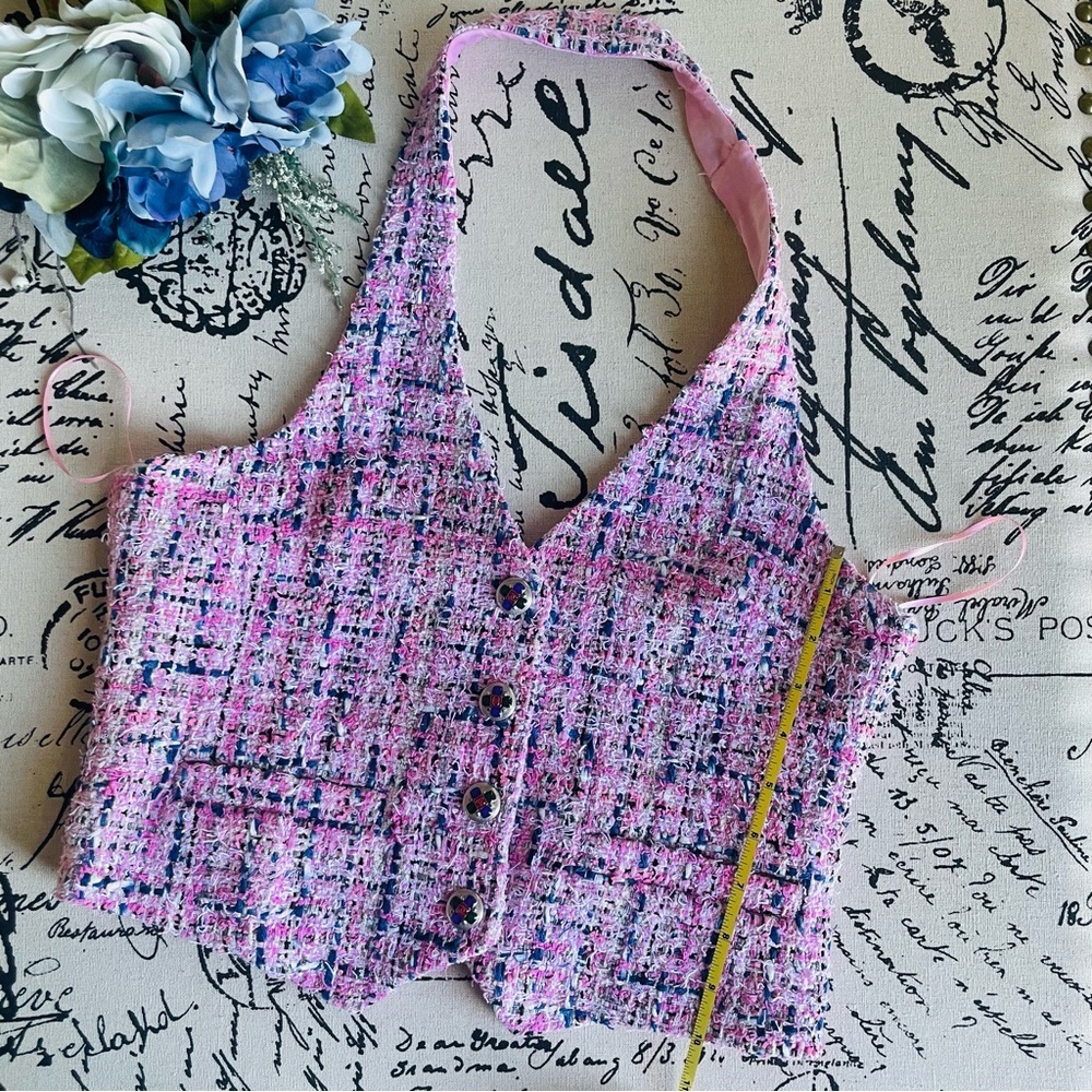 Chanel Pink Tweed Halter Vest Crop Top with Silk Lining & Deco Buttons / FR 38 - Picture 10 of 16
